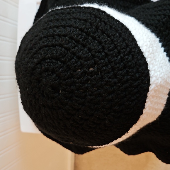 Black and White Crochet Hat - Picture 4 of 5